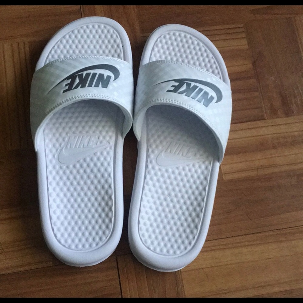 White womens nike slides NWOT